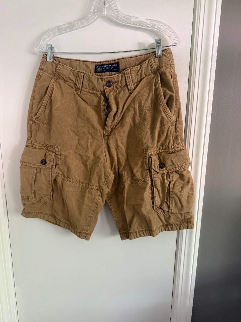 American Eagle Classic Cargo shorts size 30 mens in tan/ khaki color (221)